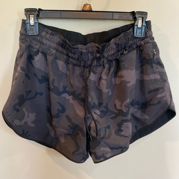 Zyia Active Reversible Flip It Running Shorts Forest Camo|Black Size Small - Picture 1 of 5